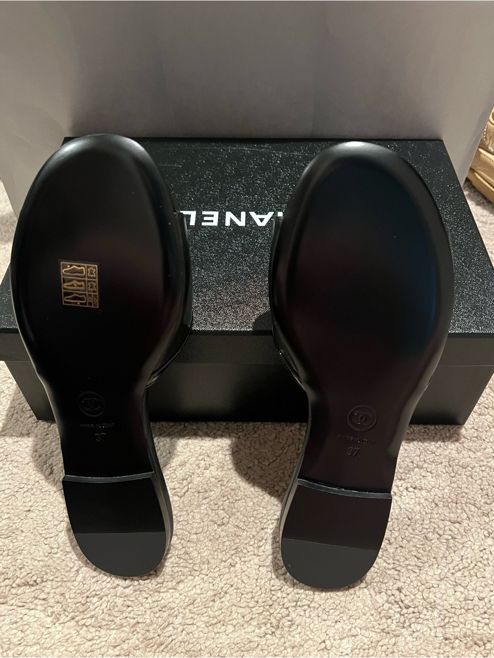 CHANEL Black Patent Leather CC Slide Sandals - Picture 4 of 4